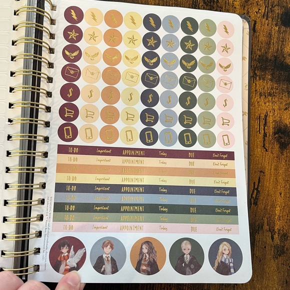 ⚡️NEW - Insights 12-Month Undated Planner Harry Potter Hogwarts - Picture 11 of 13